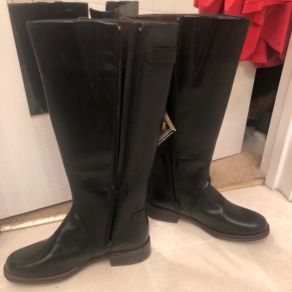 Women’s/kids Clark’s GORTEX boots NWT! LOW heel!
